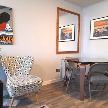 Excellent Location - City Centre - Parking - 4 Beds -2 Bedrooms Белфаст Екстериор снимка