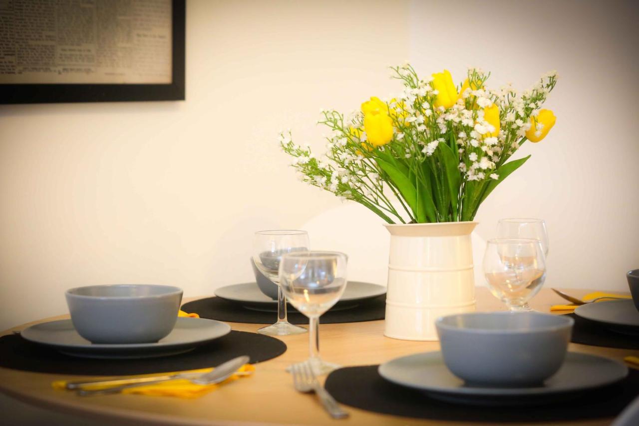 Excellent Location - City Centre - Parking - 4 Beds -2 Bedrooms Белфаст Екстериор снимка