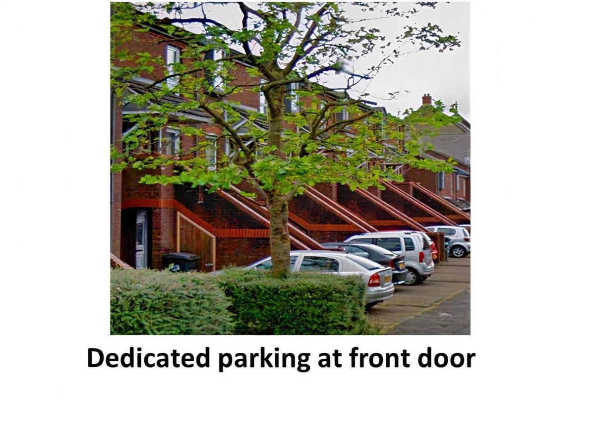 Excellent Location - City Centre - Parking - 4 Beds -2 Bedrooms Белфаст Екстериор снимка