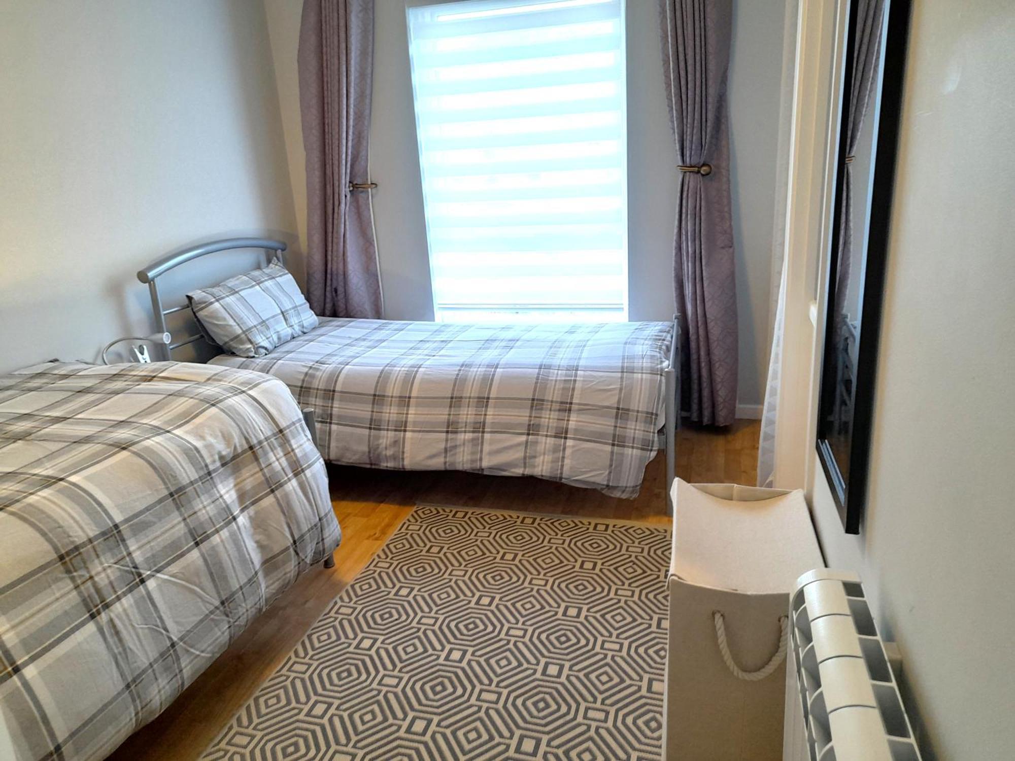 Excellent Location - City Centre - Parking - 4 Beds -2 Bedrooms Белфаст Екстериор снимка