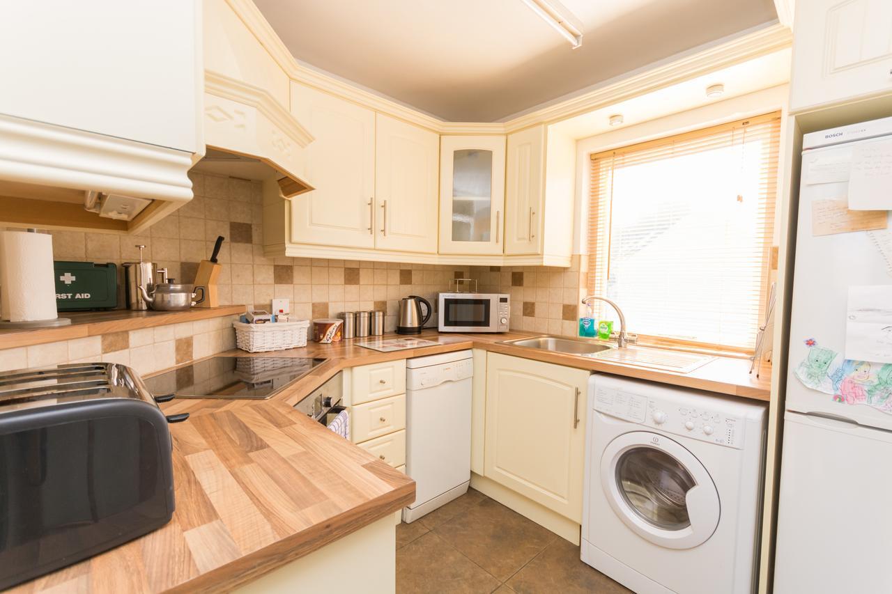 Excellent Location - City Centre - Parking - 4 Beds -2 Bedrooms Белфаст Екстериор снимка