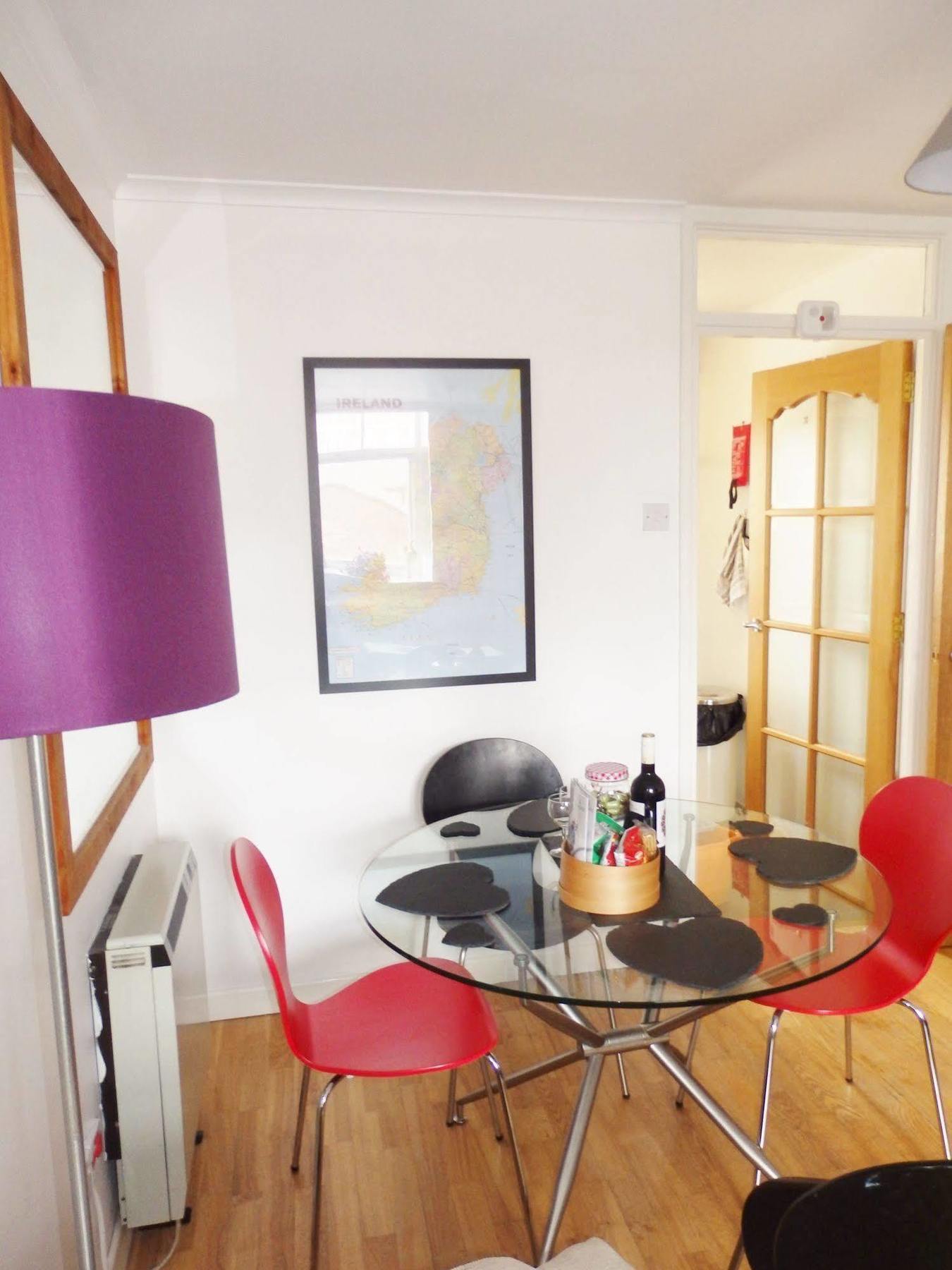Excellent Location - City Centre - Parking - 4 Beds -2 Bedrooms Белфаст Екстериор снимка