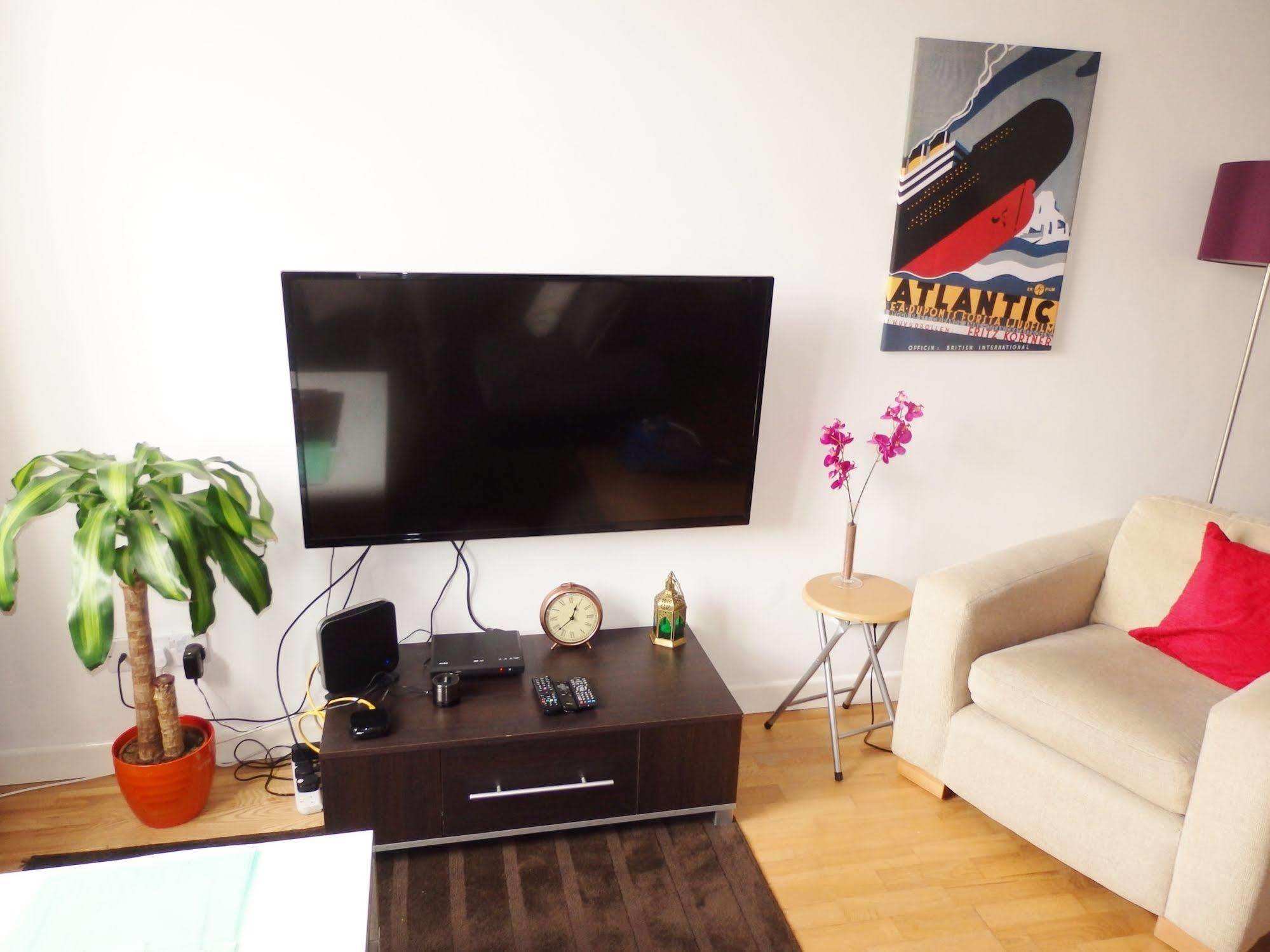 Excellent Location - City Centre - Parking - 4 Beds -2 Bedrooms Белфаст Екстериор снимка
