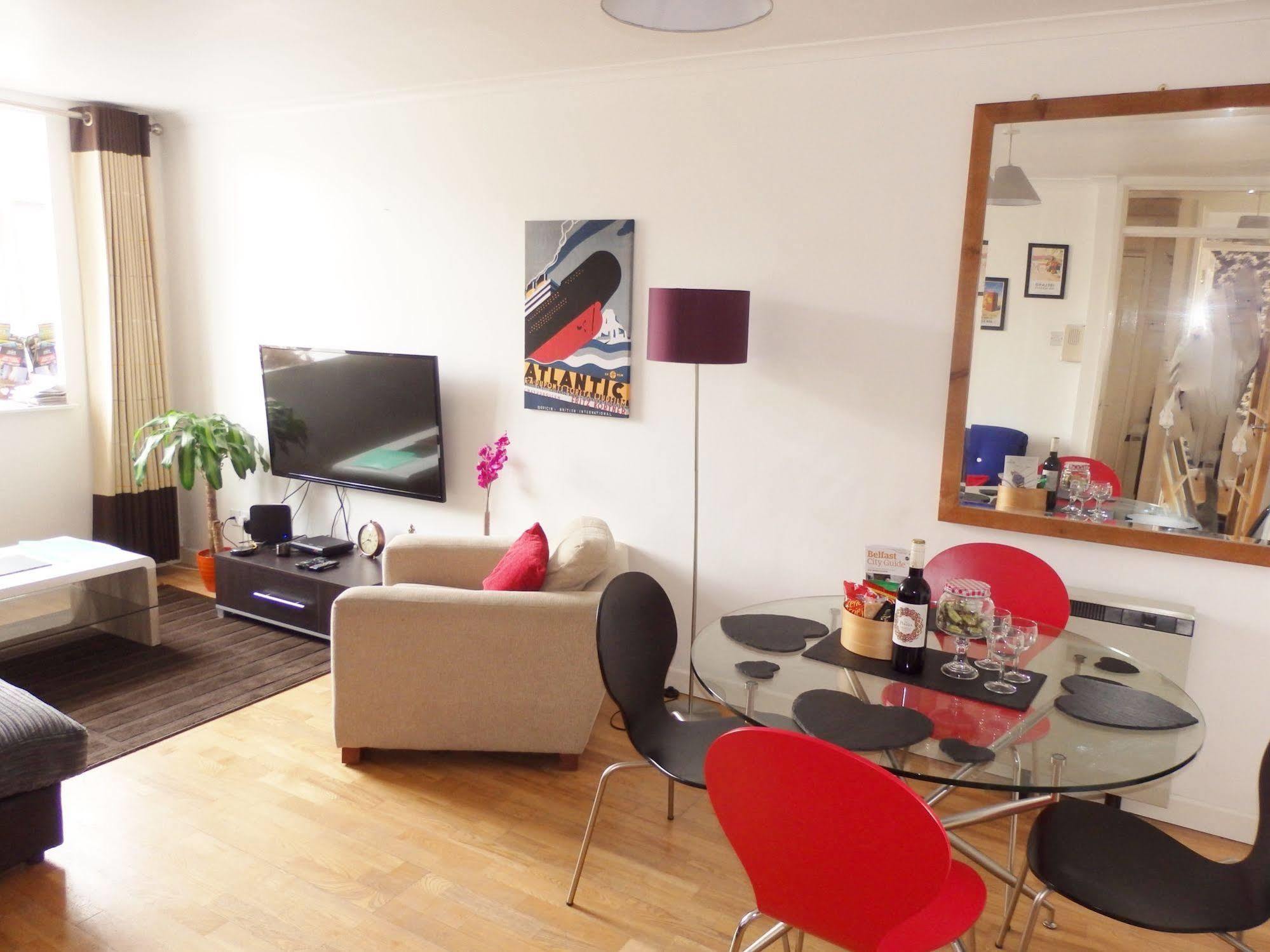 Excellent Location - City Centre - Parking - 4 Beds -2 Bedrooms Белфаст Екстериор снимка