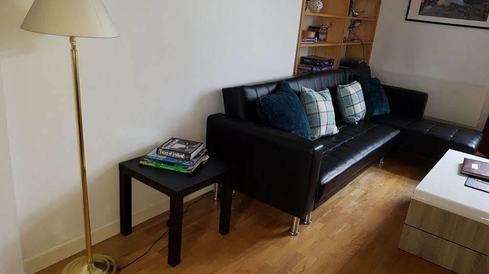 Excellent Location - City Centre - Parking - 4 Beds -2 Bedrooms Белфаст Екстериор снимка