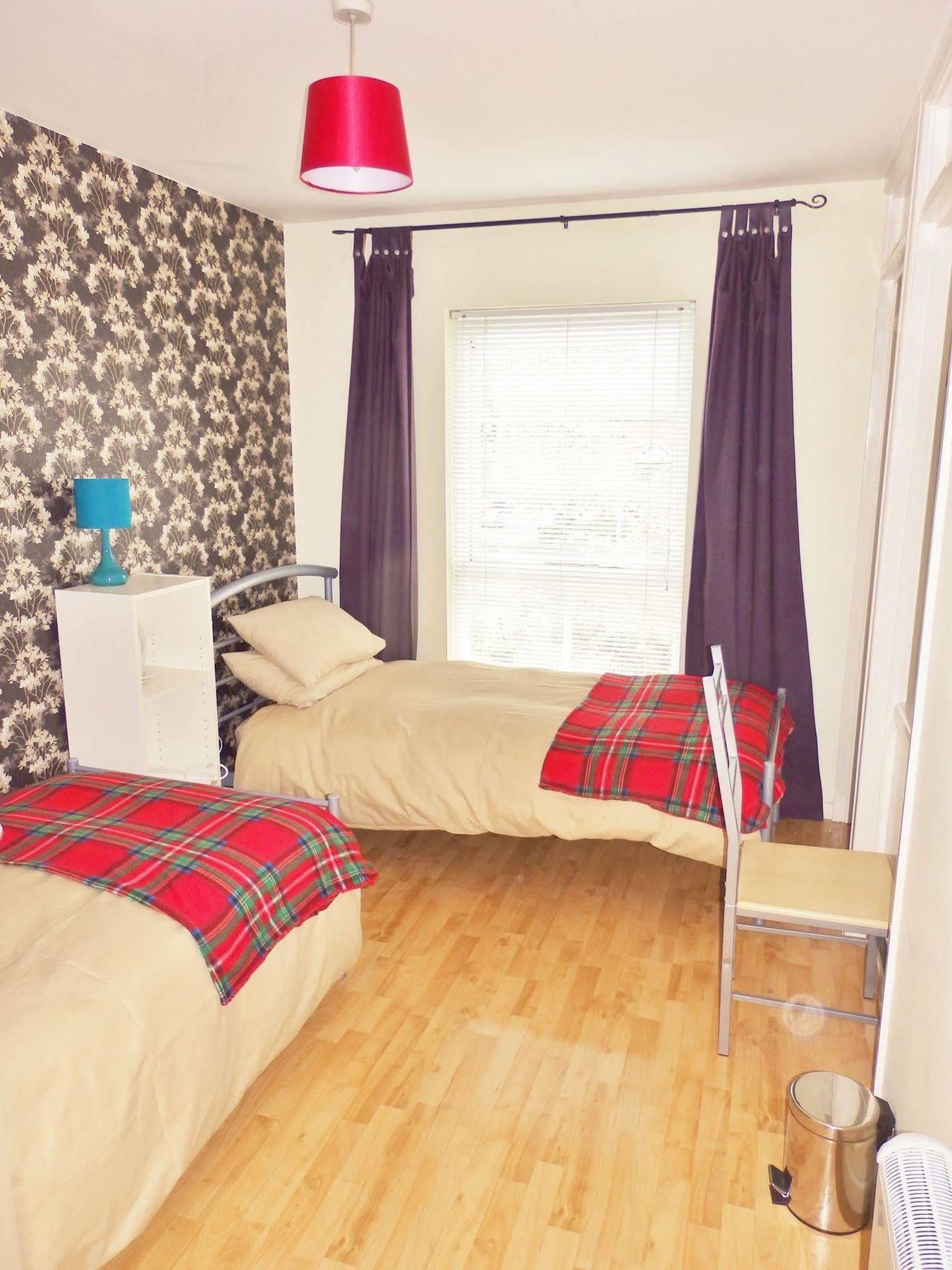 Excellent Location - City Centre - Parking - 4 Beds -2 Bedrooms Белфаст Екстериор снимка