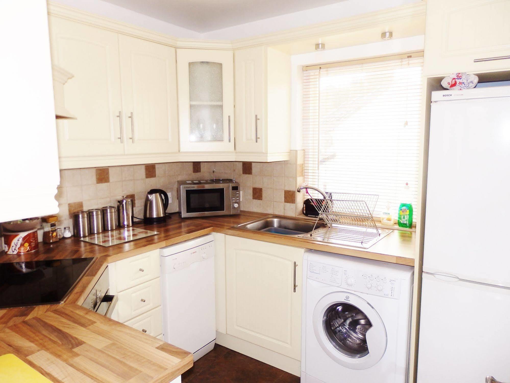 Excellent Location - City Centre - Parking - 4 Beds -2 Bedrooms Белфаст Екстериор снимка